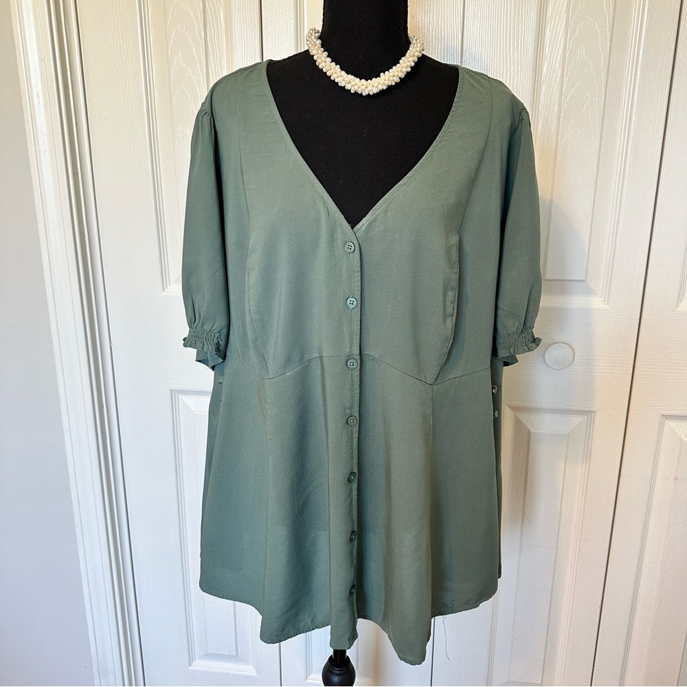 Torrid Size 2 (2X) Sage Green Button Front Babydoll Blouse Flowy Top